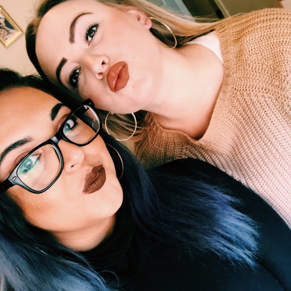 Meet your Posher, Hannah. - Picture 6 of 8